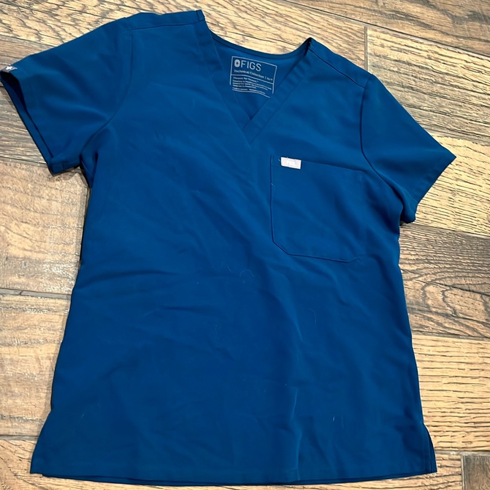 Figs scrub top